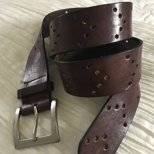 Wide brown belt, belt in any hole, size large
